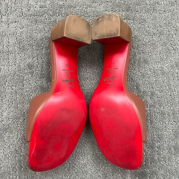 Chic Brown Leather Slide Sandals - Picture 3 of 3